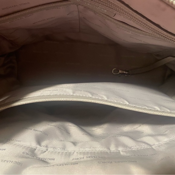 Michael Kors Jet Set Tote 🥳 - Picture 9 of 9